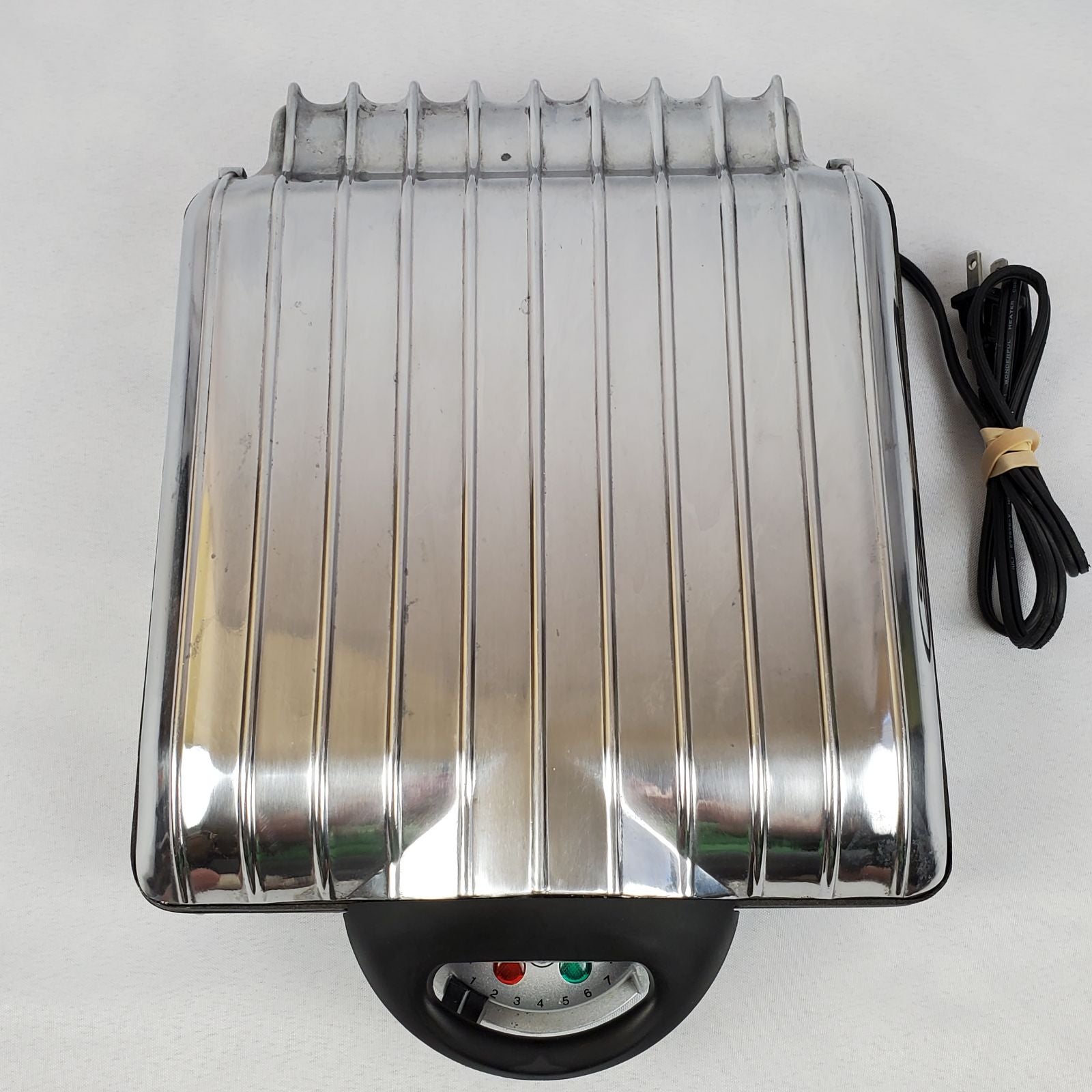VillaWare V2001C UNO Classic Waffler 4-Square VillaWare V2001C UNO Classic Waffler 4-Square